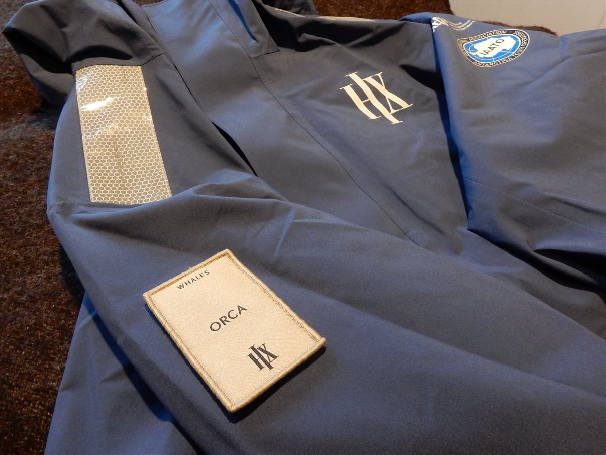 Detalhe de tag que indica a qual grupo cada passageiro faz parte durante a expedição