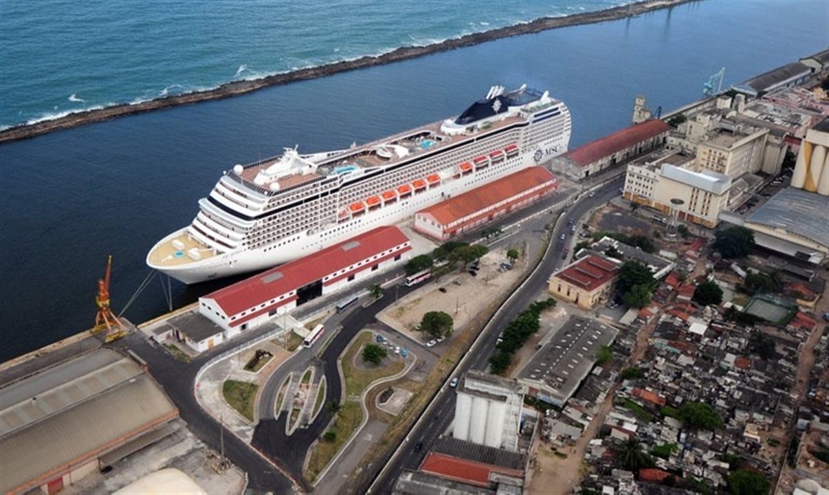 A temporada de cruzeiros 2025/2026 já está em andamento no Porto do Recife, que deverá receber até 28 mil turistas ao longo do período