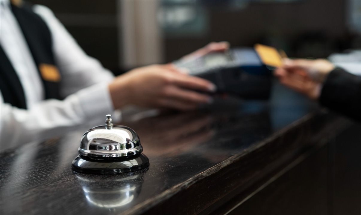 A projeção indica que o setor de hospedagem deve alcançar R$ 11,1 bilhões no mês. O nicho de alimentação corresponde ao restante da projeção