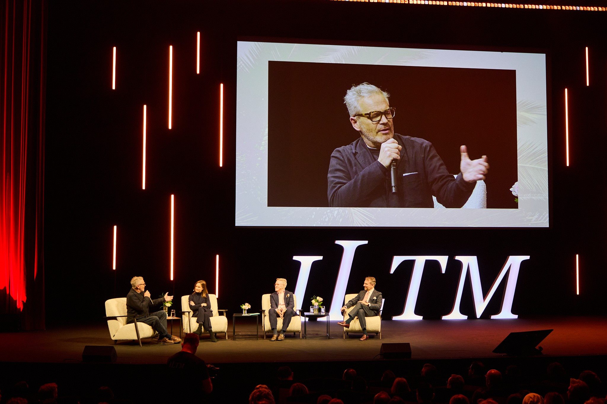Painel sobre cruzeiros de luxo na abertura do evento