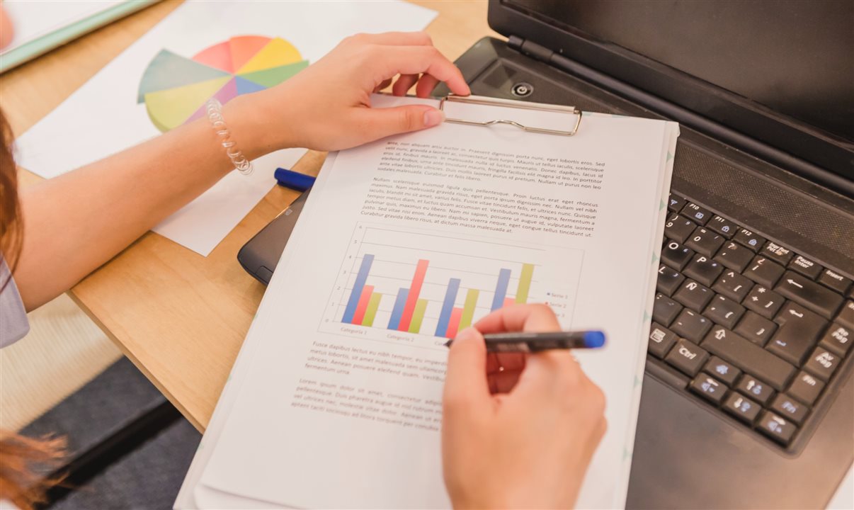 Sistemas fragmentados e fluxos de trabalho manuais se tornam barreiras para a eficiência