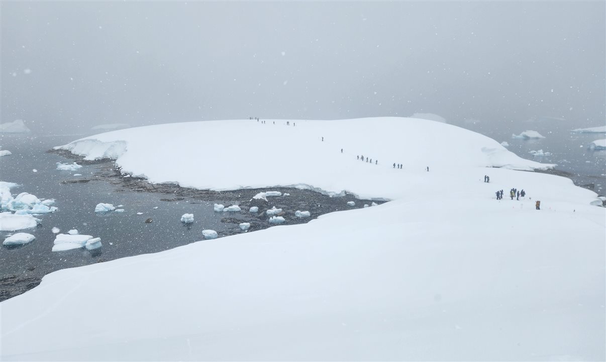 Caminhada em Portal Point, na Antártica
