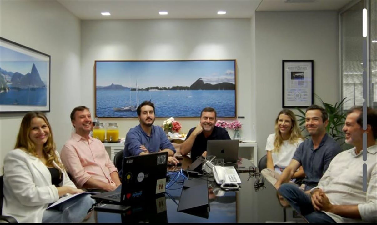 Fernanda Couto, PR do Tiny Desk Brasil na Anonymous Content Brazil, Pedro Seiler, fundador do Queremos!, Roberto Gevaerd, diretor de Gestão e Inovação, da Embratur, Marcelo Freixo, presidente da Embratur, Allexia Ferreira, supervisora de Economia Criativa da Embratur, Felipe Continentino, diretor do Queremos!, e Luciano Matos, jornalista e diretor do Radioca (Bahia)