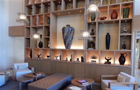 Hotel é uma galeria de arte viva