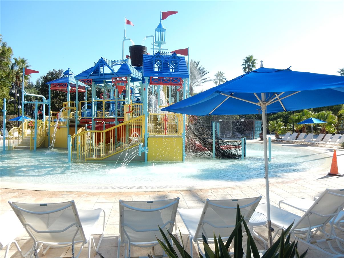 Parque aqu&aacute;tico dentro do condom&iacute;nio