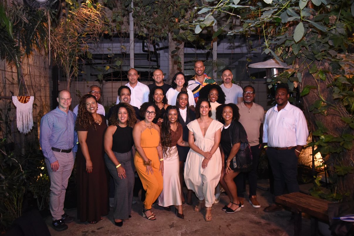 José Guilherme Alcorta, CEO da PANROTAS, com mentorandos e mentorados do Mentoria Preta