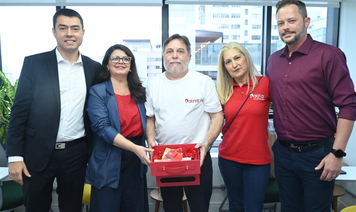 Daniel Toledo, Kati Rodrigues, André Dentzien, Pati Figueiredo e Alex Folla, do Grupo Pátria