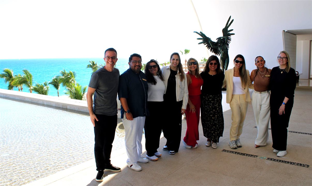 Erick San Luis e Casandra Luna, do Hotel Marquis, recepcionam os operadores no primeiro dia de famtour