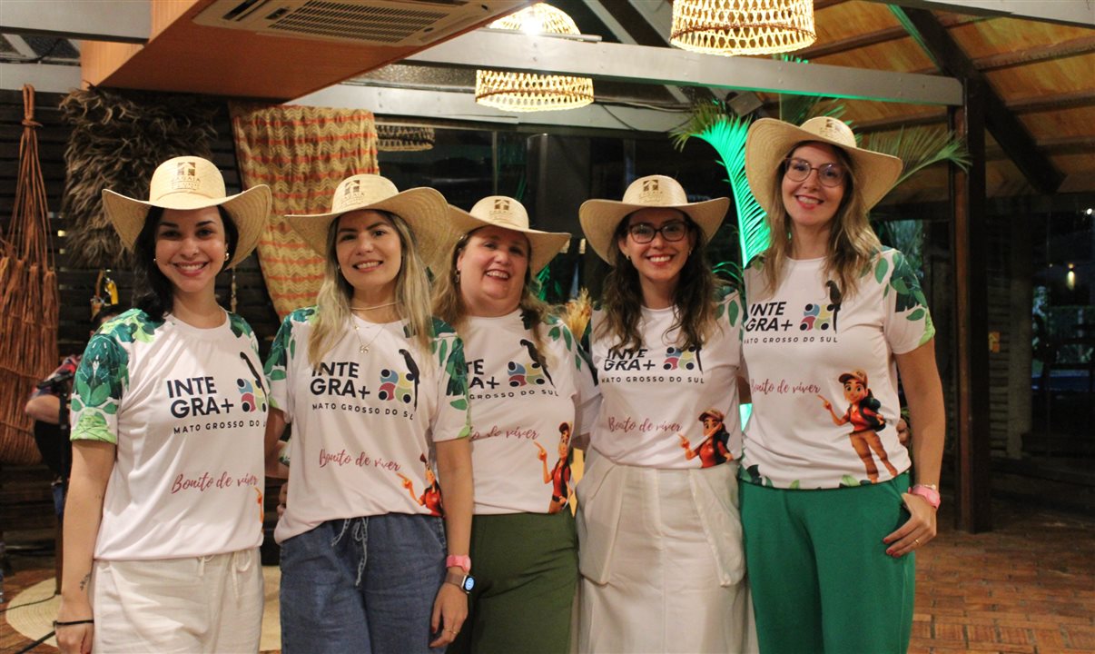 Priscila Zarichta, Gabriella Arruda, Silvia Junqueira, Karla Brito e Ana Paula Ramazzini, da Integração Trade em clima pantaneiro