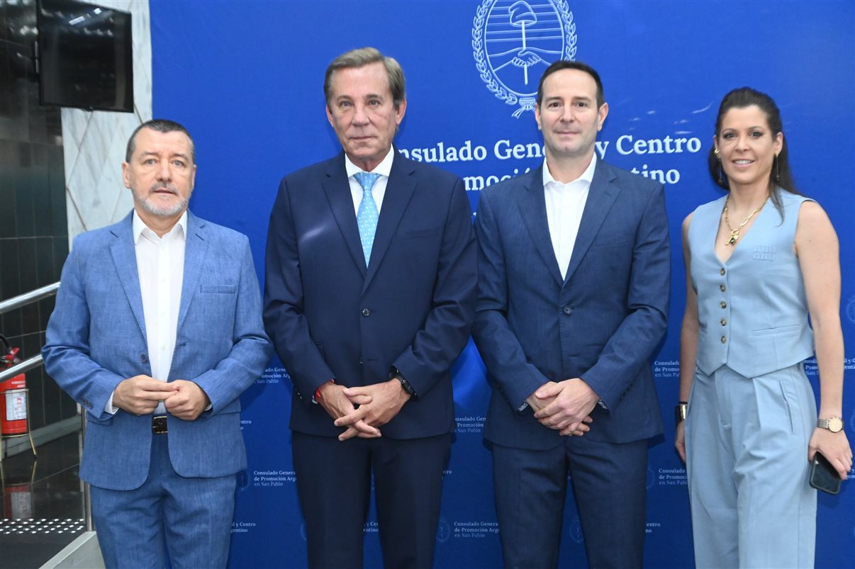 Ivan Cadahia, da Aerolíneas Argentinas, Luis Kreckler, Cônsul da Argentina no Brasil, Claudio Morelli, do Banco de La Nacion Argentina, e Bruna Fausto, da chocolateria Havanna no Brasil
