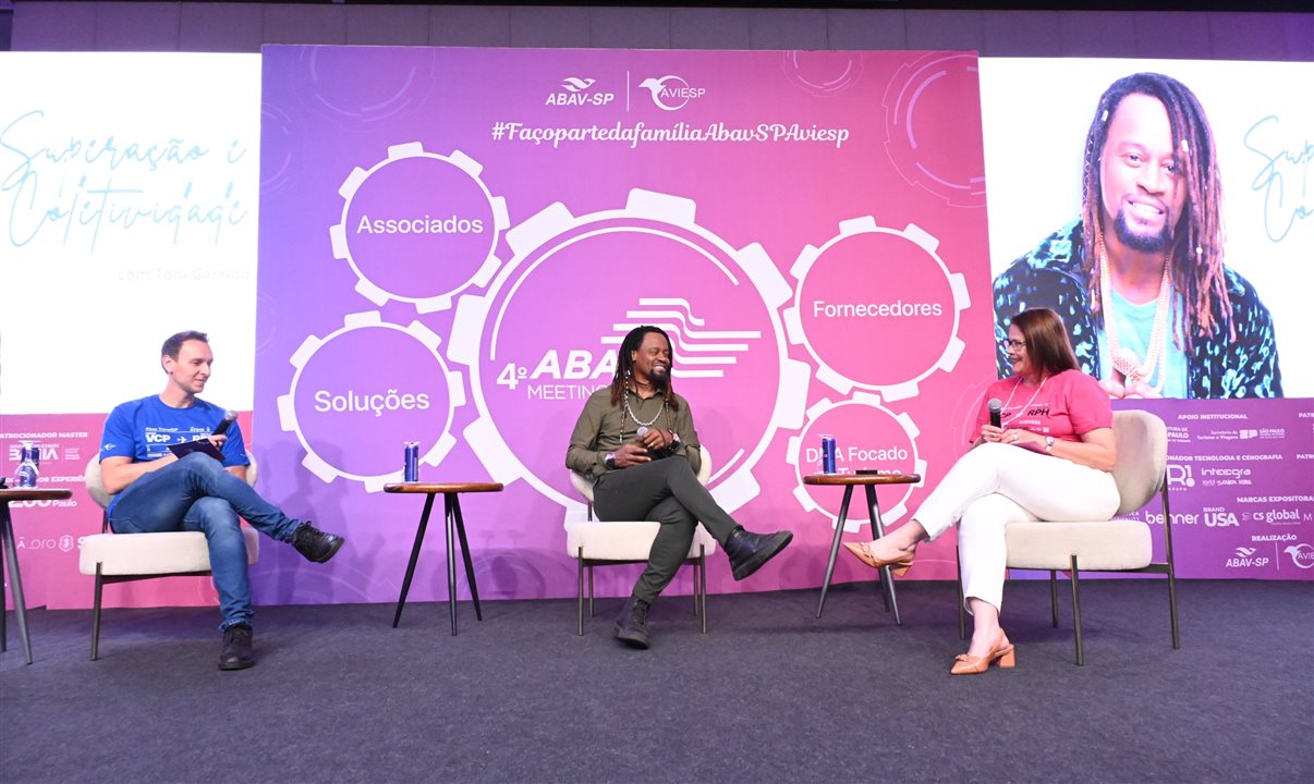 Toni Garrido no palco do Abav MeetingSP para encerrar o evento da Abav-SP|Aviesp