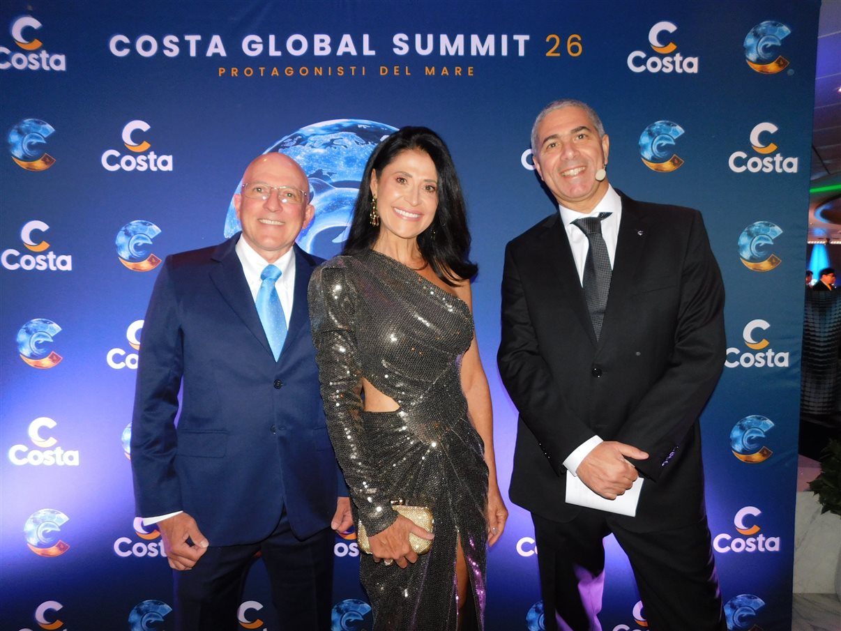 Premiados da noite: Aldo Leone, da Agaxtur, Patty Leone, influenciadora digital e apresentadora do programa Mala Pronta (Jovem Pan News), Fabio Mader, da CVC Corp, Vera Figueiredo e Alceu Figueiredo, da VCP Tur