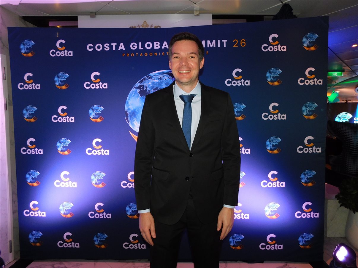 Premiados da noite: Aldo Leone, da Agaxtur, Patty Leone, influenciadora digital e apresentadora do programa Mala Pronta (Jovem Pan News), Fabio Mader, da CVC Corp, Vera Figueiredo e Alceu Figueiredo, da VCP Tur