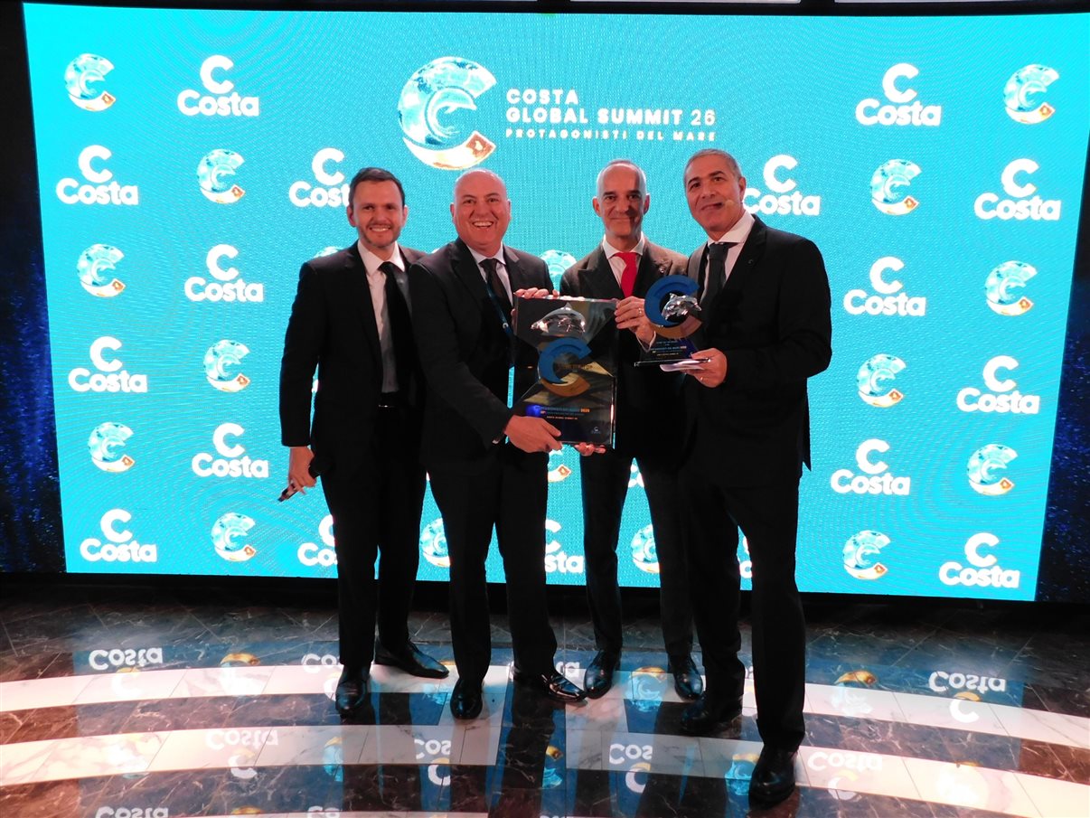 Premiados da noite: Aldo Leone, da Agaxtur, Patty Leone, influenciadora digital e apresentadora do programa Mala Pronta (Jovem Pan News), Fabio Mader, da CVC Corp, Vera Figueiredo e Alceu Figueiredo, da VCP Tur