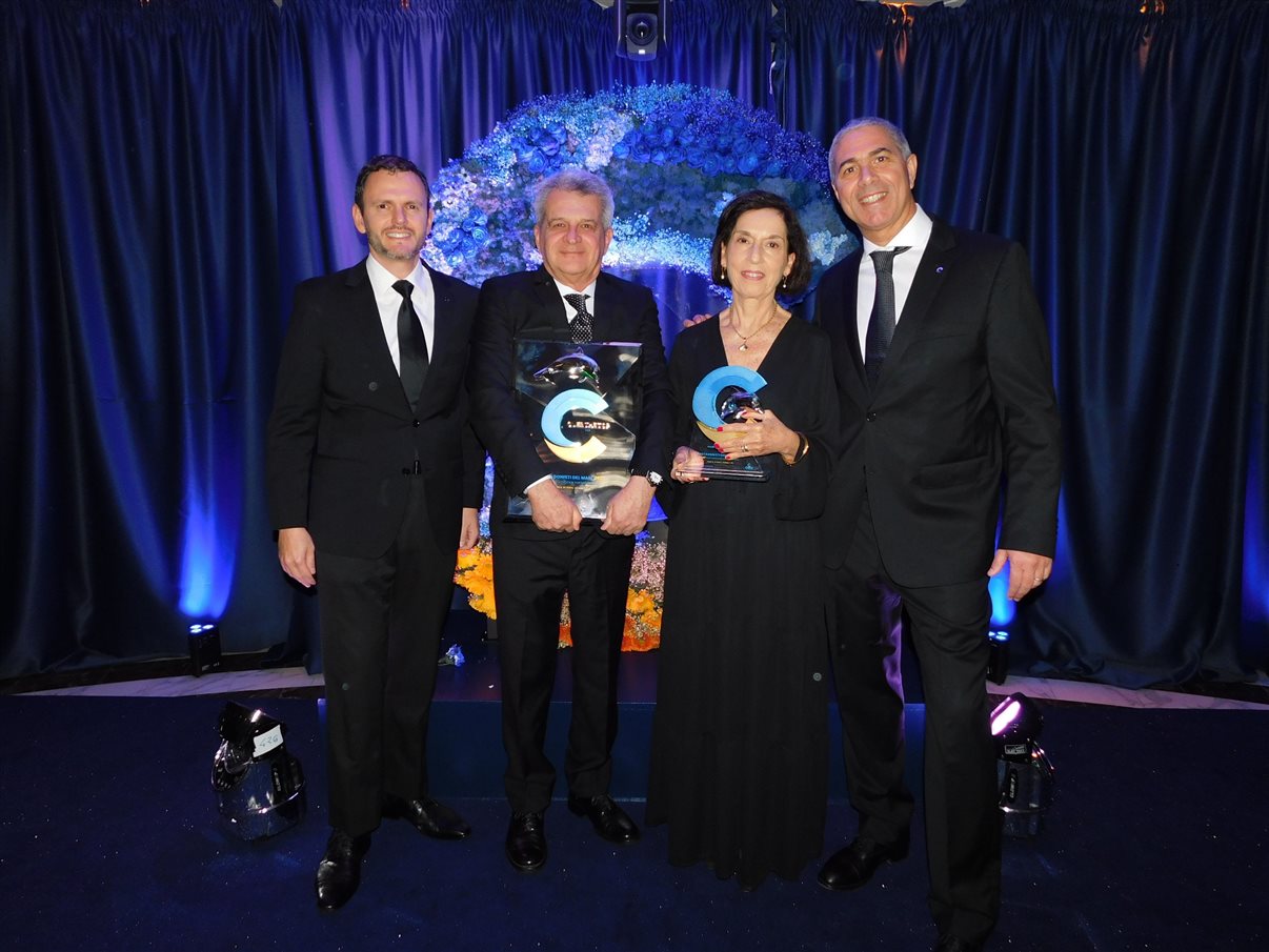 Premiados da noite: Aldo Leone, da Agaxtur, Patty Leone, influenciadora digital e apresentadora do programa Mala Pronta (Jovem Pan News), Fabio Mader, da CVC Corp, Vera Figueiredo e Alceu Figueiredo, da VCP Tur