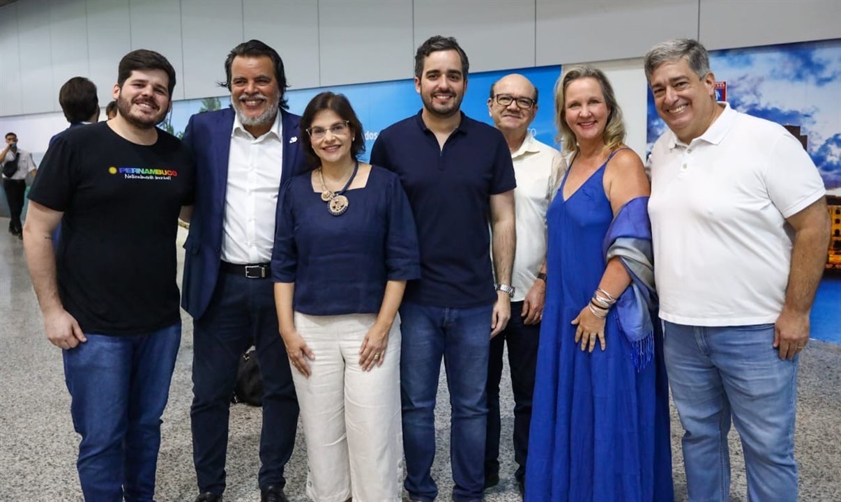 Diogo Beltrão, diretor de Comunicação e Marketing da Empetur, Marcos Teixeira, presidente da Abav-PE, Priscila Krause, vice-governadora de Pernambuco, Eduardo Loyo, presidente da Empetur, Ulissies Habla, da Associação de Hotéis de Porto de Galinhas, Annelijn van den Hoek, representando a IGR Costa Náutica Coroa do Avião, e Otaviano Maroja, presidente do Porto de Galinhas Convention Bureau