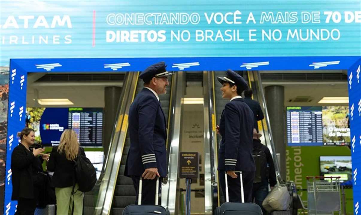 Profissionais serão admitidos a partir de fevereiro de 2026 e treinados antes da entrega dos primeiros E195-E2 à Latam Airlines Brasil, prevista para o último trimestre de 2026