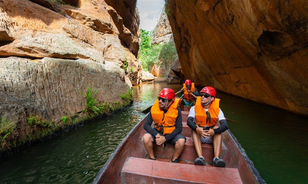 As ações devem estimular a conectividade aérea, fluvial e a comercialização internacional de destinos, com ênfase na promoção do Turismo sustentável e regenerativo