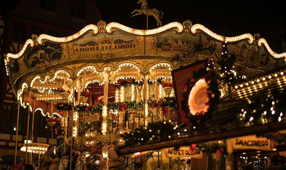 Destinos tradicionais no Natal reforçam infraestrutura, ampliam espaços e reorganizam circuitos urbanos para acolher um volume crescente de visitantes