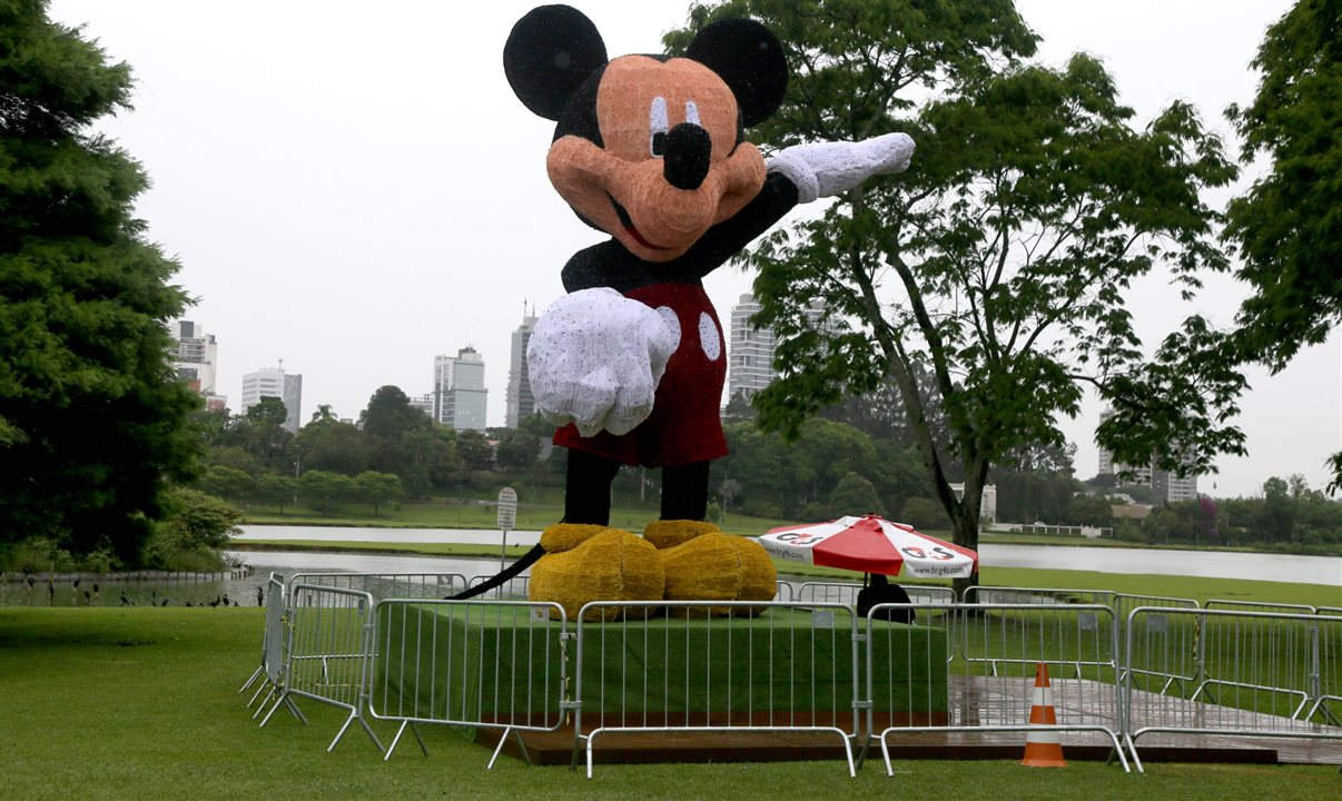 Descubra tudo o que Curitiba tem a oferecer em todas as estações