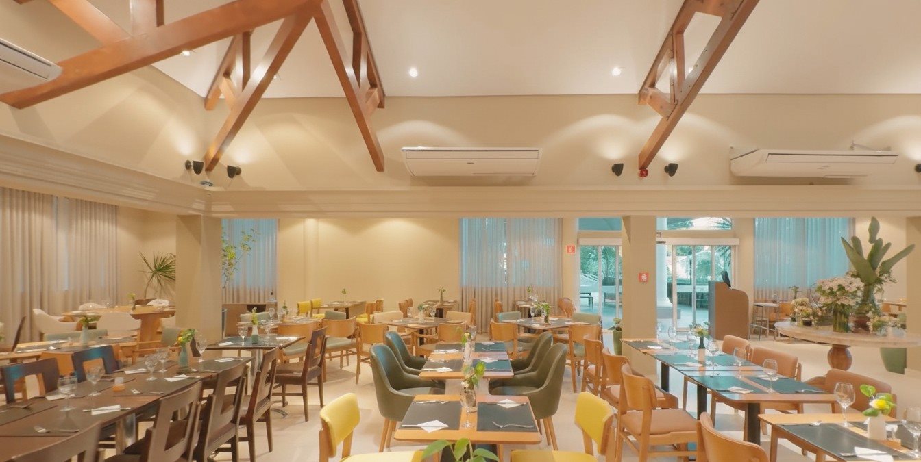 O restaurante principal, Golf Grill, foi totalmente ampliado e reformado, oferecendo mais espaço e conforto aos hóspedes