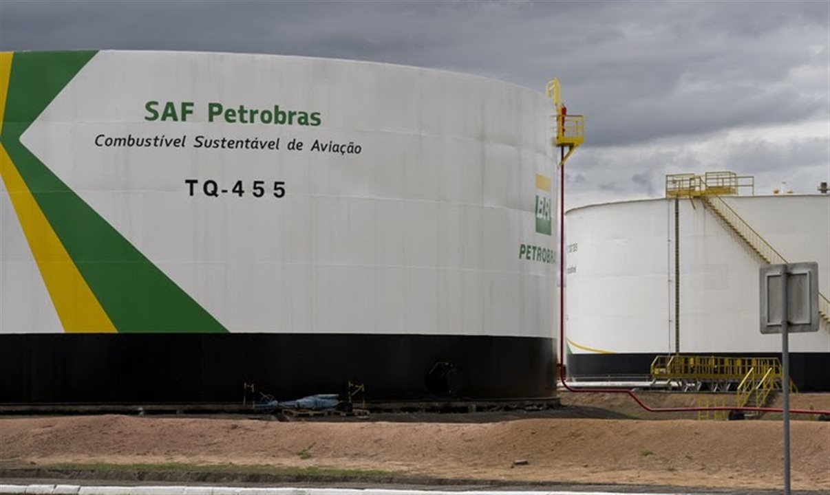 SAF é considerado peça-chave para a redução das emissões de gases de efeito estufa na aviação civil e ocupa posição central nas estratégias globais de descarbonização do transporte aéreo