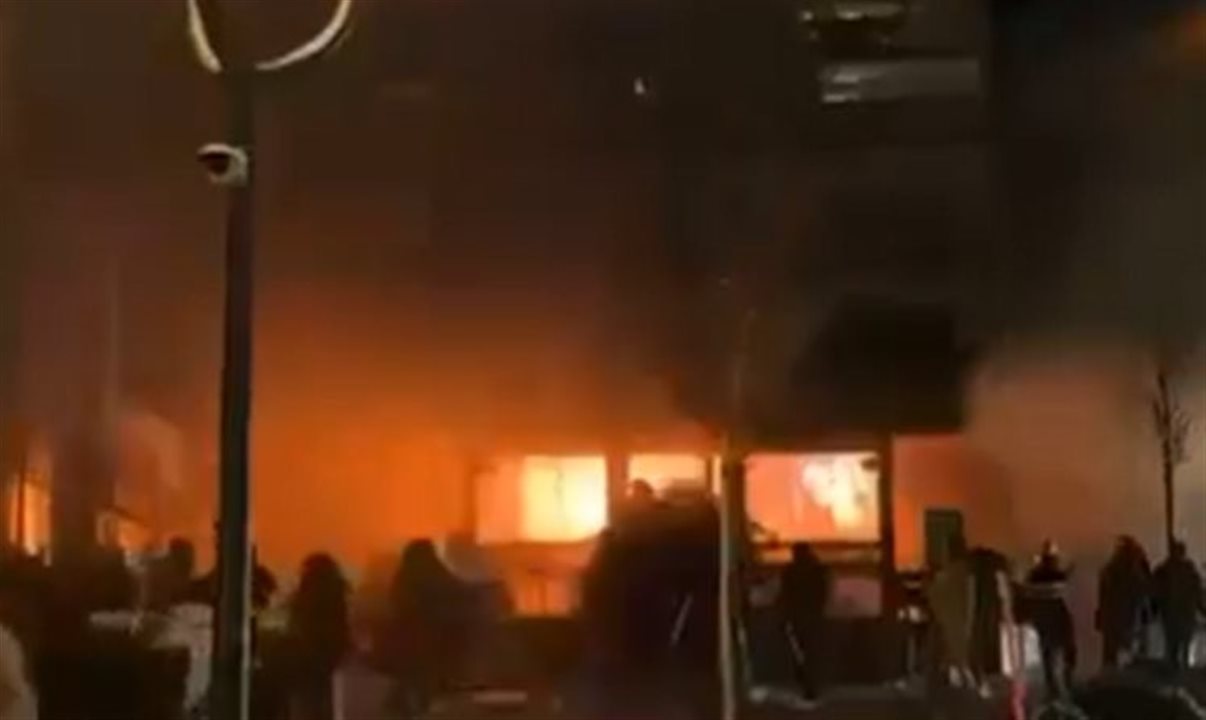 O bar tinha capacidade para cerca de 300 pessoas em seu interior e outras 40 na área externa