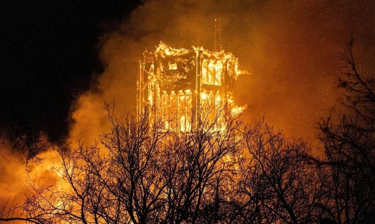 Construída em 1872, a Vondelkerk, também conhecida como Igreja do Sagrado Coração de Jesus, foi durante décadas um importante local de culto católico na capital holandesa