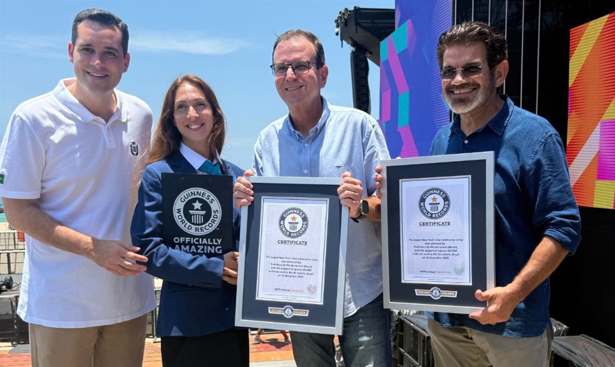 Vice-prefeito do Rio, Eduardo Cavaliere, a jurada do Guinness World Records, Camila Borenstain, o prefeito do Rio, Eduardo Paes, e o sócio e vice-presidente de Criação da SRCOM, Abel Gomes