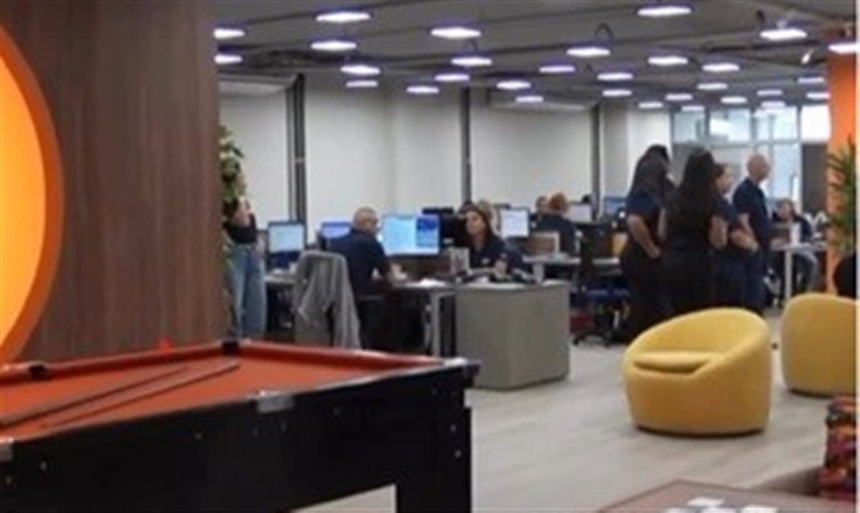 Espaço dispõe de sala de jogos, pátio externo, cabines insonorizadas, salas de reuniões e outras comodidades