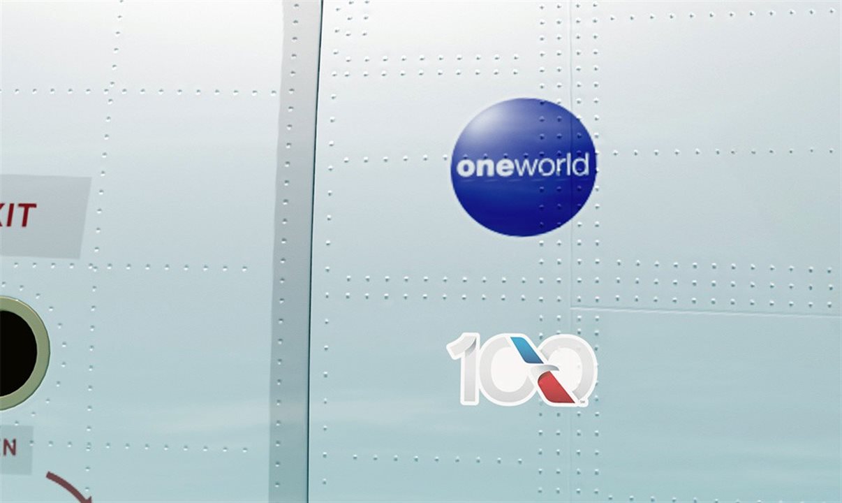 Companhia aérea está aplicando um adesivo especial com o logotipo em sua frota de mais de 1.500 aeronaves