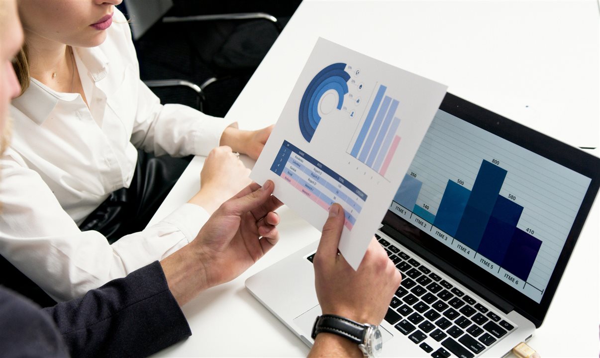 Embora a maioria das empresas espere alta ou estabilidade nos negócios, a falta de clareza sobre os impactos do novo sistema de impostos aparece como um dos principais fatores de preocupação