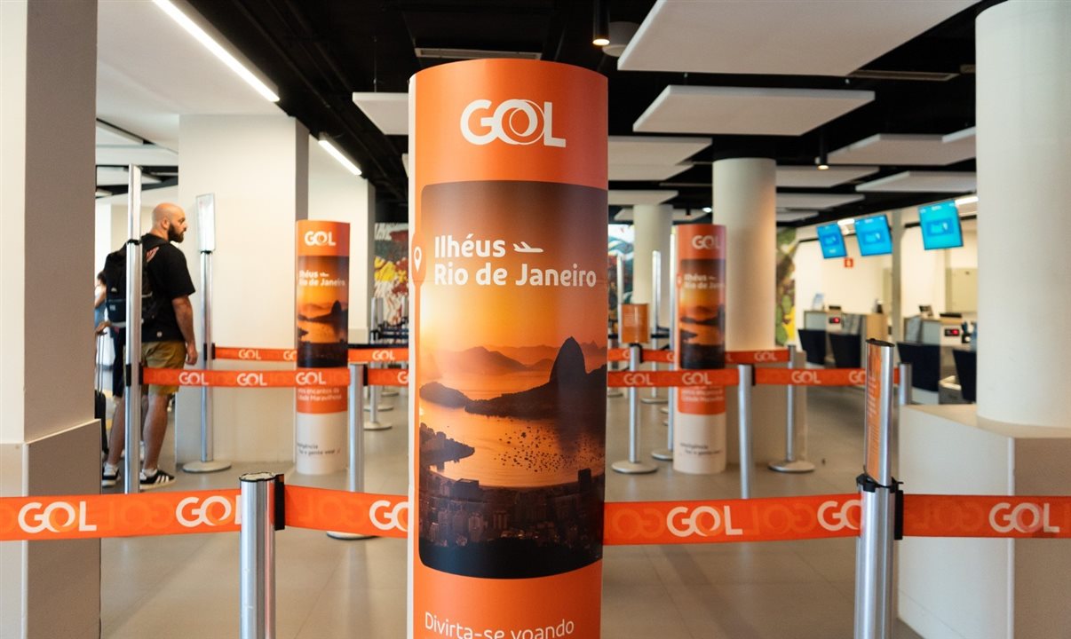 No check-in da Gol no aeroporto de Ilhéus (IOS), totens personalizados celebram os novos voos que conectam o litoral baiano ao Rio de Janeiro