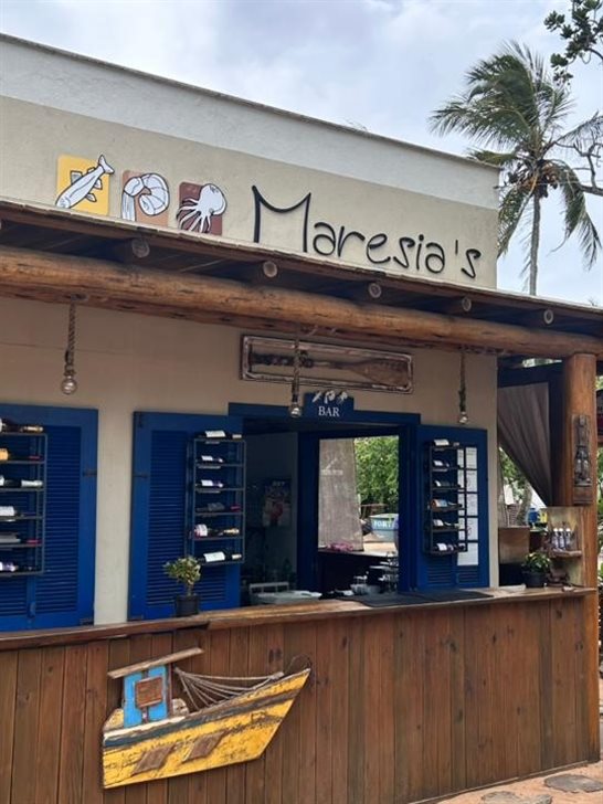 Maresia's fica a beira mar, servindo pratos t&iacute;picos h&aacute; quase 40 anos