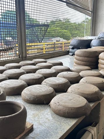 Panelas deixadas para secar