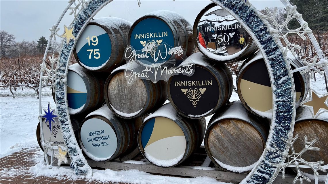 Entrada da premiada Inniskillin, uma das mais de cem vin&iacute;colas da regi&atilde;o