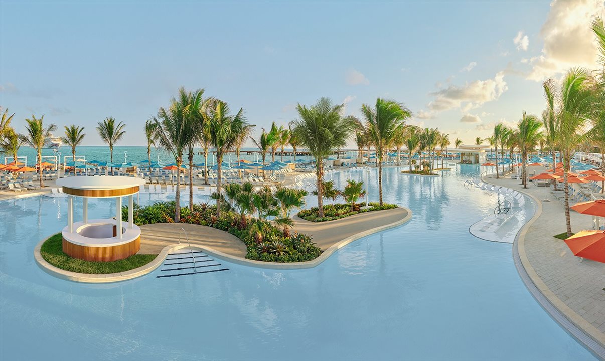 Piscina é maior do que duas piscinas de tamanho olímpico combinadas 