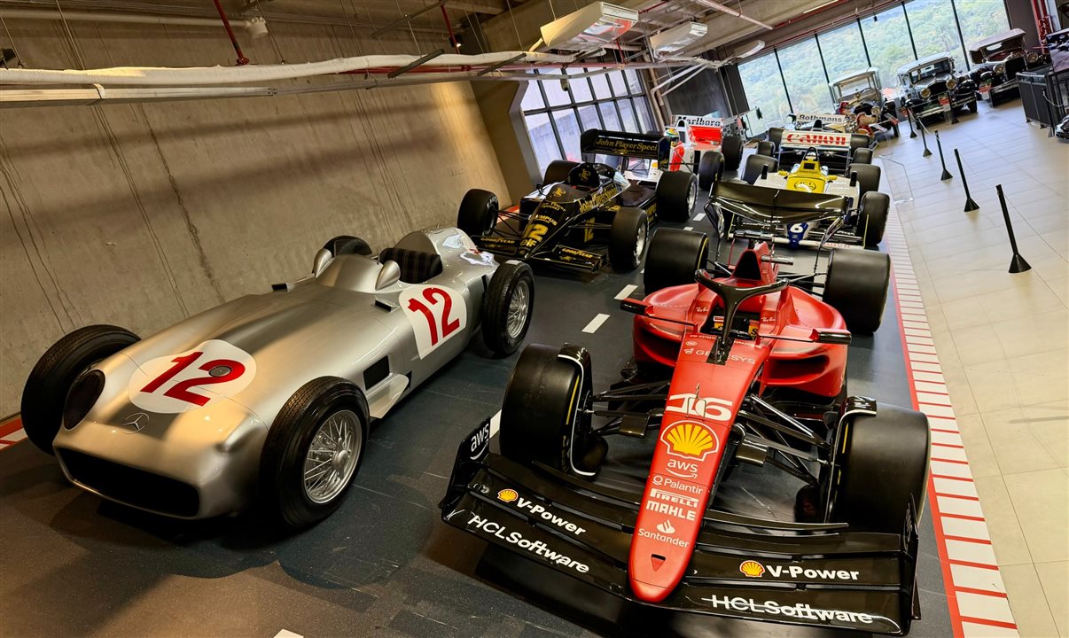 Espaço temático conta com 6 bólidos em exposição e receberá outros 6 nas próximas semanas. Os tributos de F1 têm qualidade internacional e foram construídos pelo premiado designer Adhemar Cabral