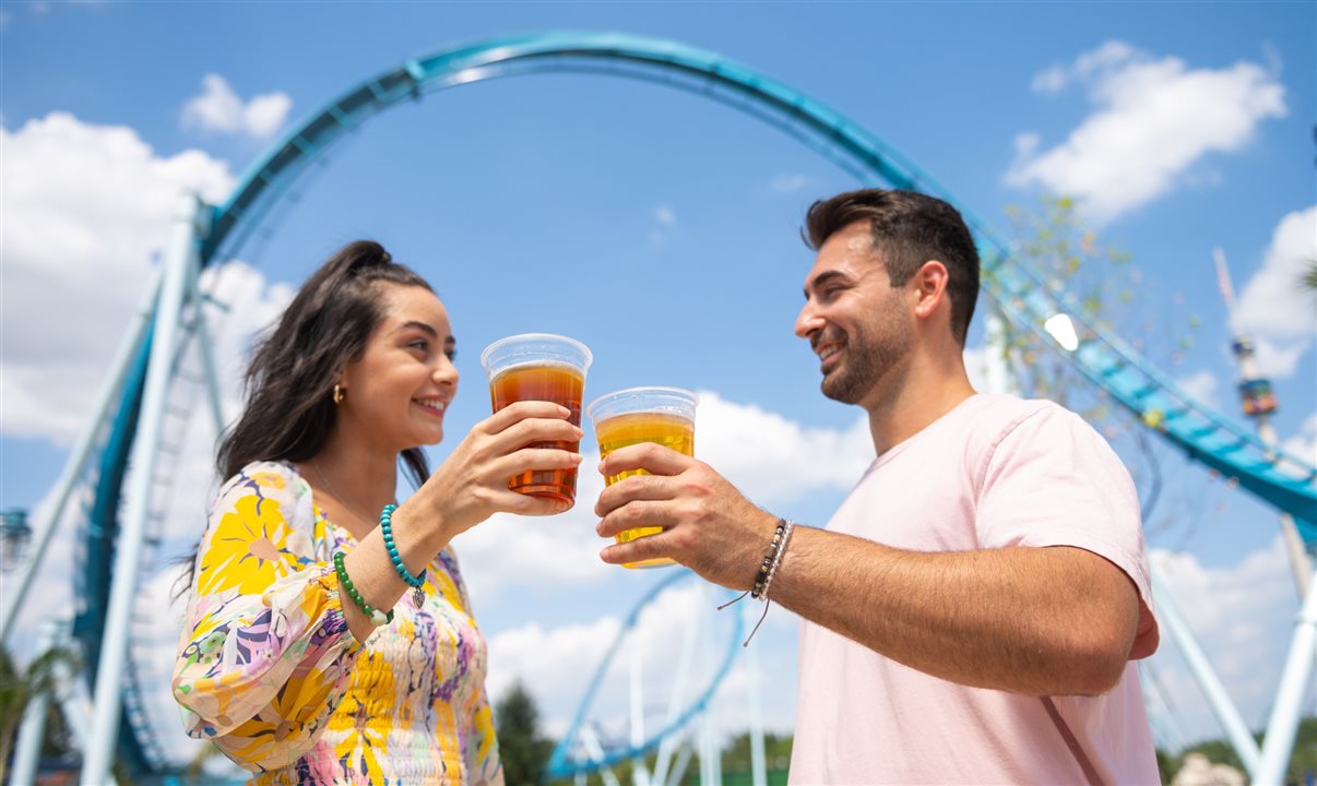 Visitantes também podem aproveitar ofertas de happy hour em locais selecionados por todo o SeaWorld Orlando