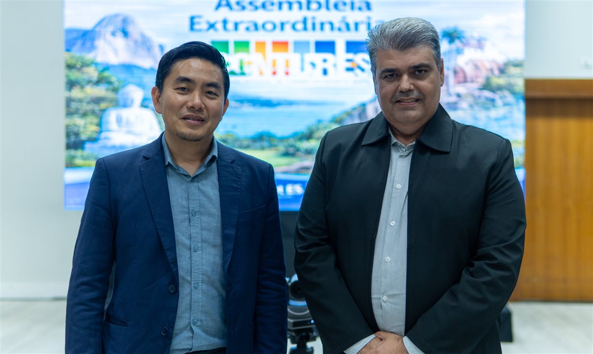 Thiago Akira e Richard Alves durante Assembleia Extraordinária do Contures