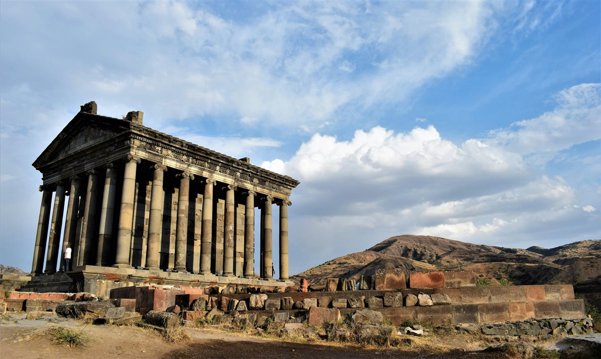 Na foto, o Garni Temple, em Garni, Armênia, um dos destinos apontados como tendência pela Queensberry