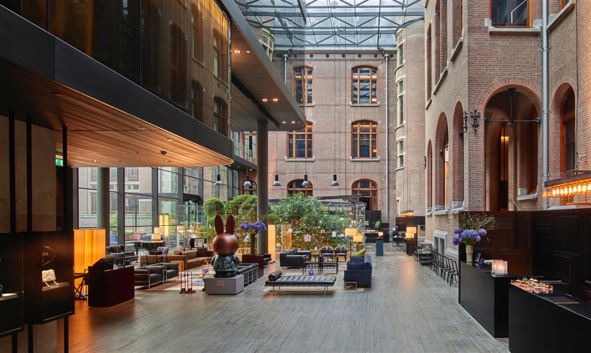 Lounge renovado do hotel