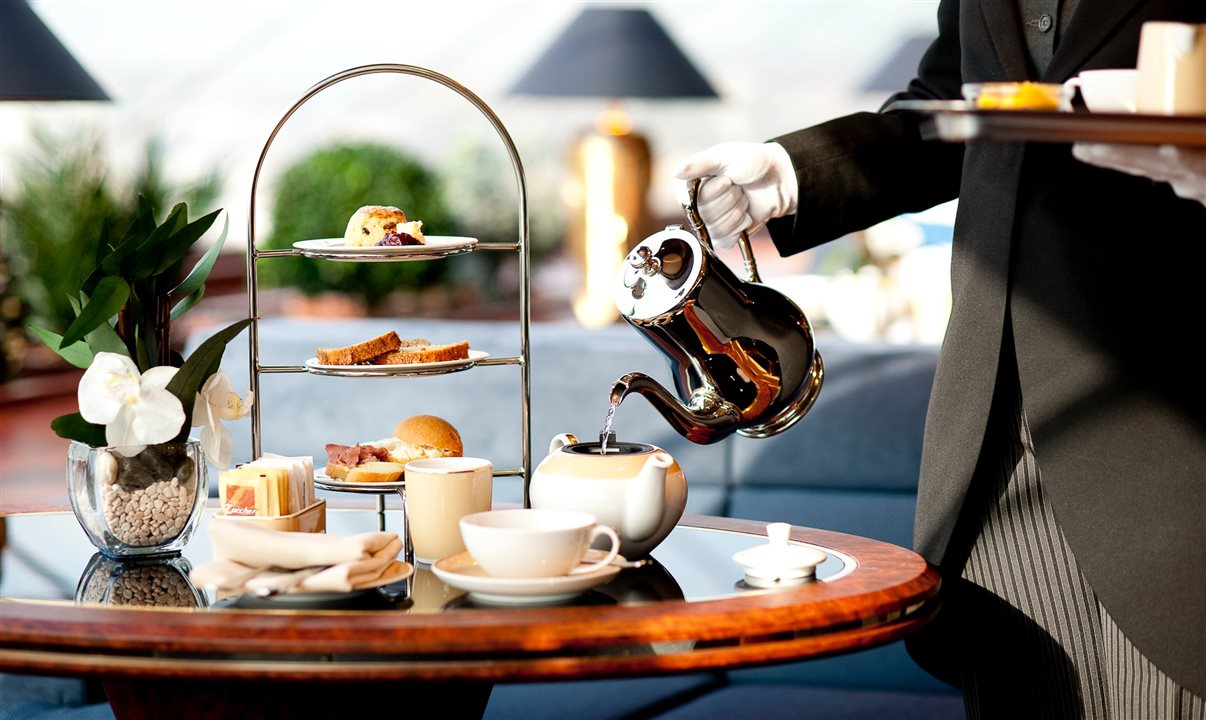 Serviços de mordomo e concierge 24 horas no MSC Yacht Club