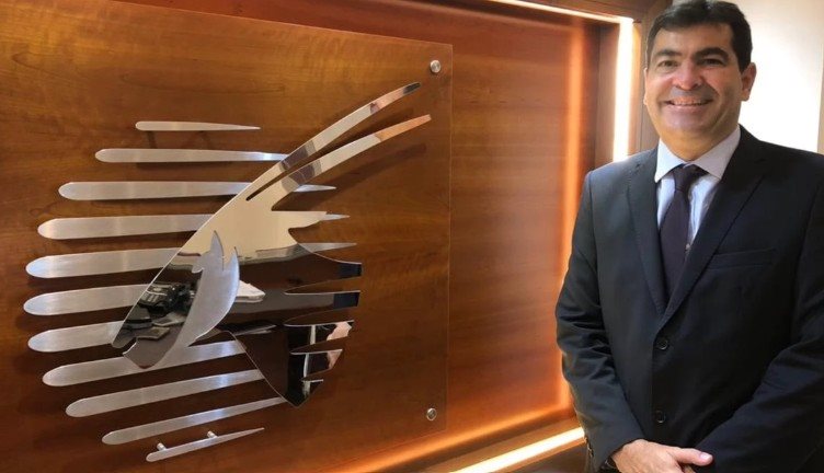 Rodrigo Galvão quando foi anunciado pela Qatar Airways, em 2021