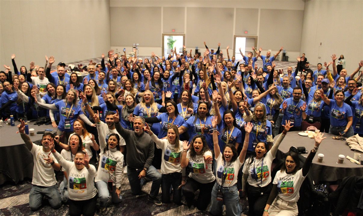 Mais de 150 agentes de viagens participam do summit em Orlando, além do time HotelDO