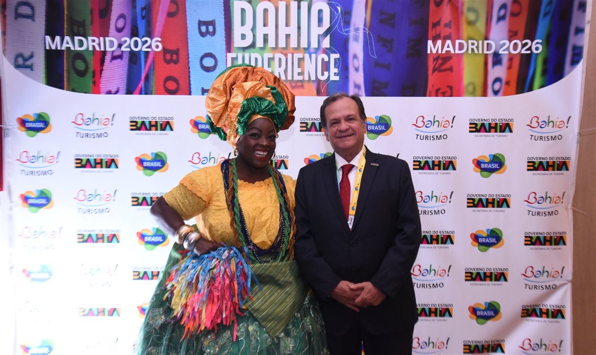 A baiana Lucicleide Nascimento ao lado de Maurício Bacelar, secretário de Turismo da Bahia