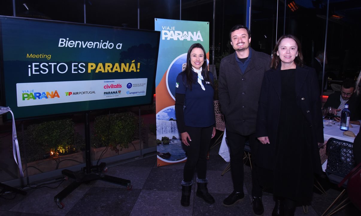 Patrícia Gusso, gerente de Eventos do Viaje Paraná, Jin Bruno Petycoski, secretário de Turismo de Foz do Iguaçu, e Luciana Casagrande Pereira, secretária de Cultura do Paraná 