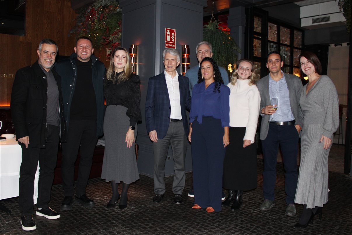 Luis Carlos Vargas e Wagner Chaves, da Sakura, Aline Pontes, Flavio Mesquita, Ivana Tenório, Paulo Rezende, Cynthia Toffoletto e Jesus Cervantes, da Amadeus, e Michelle Tonon, da Mobility