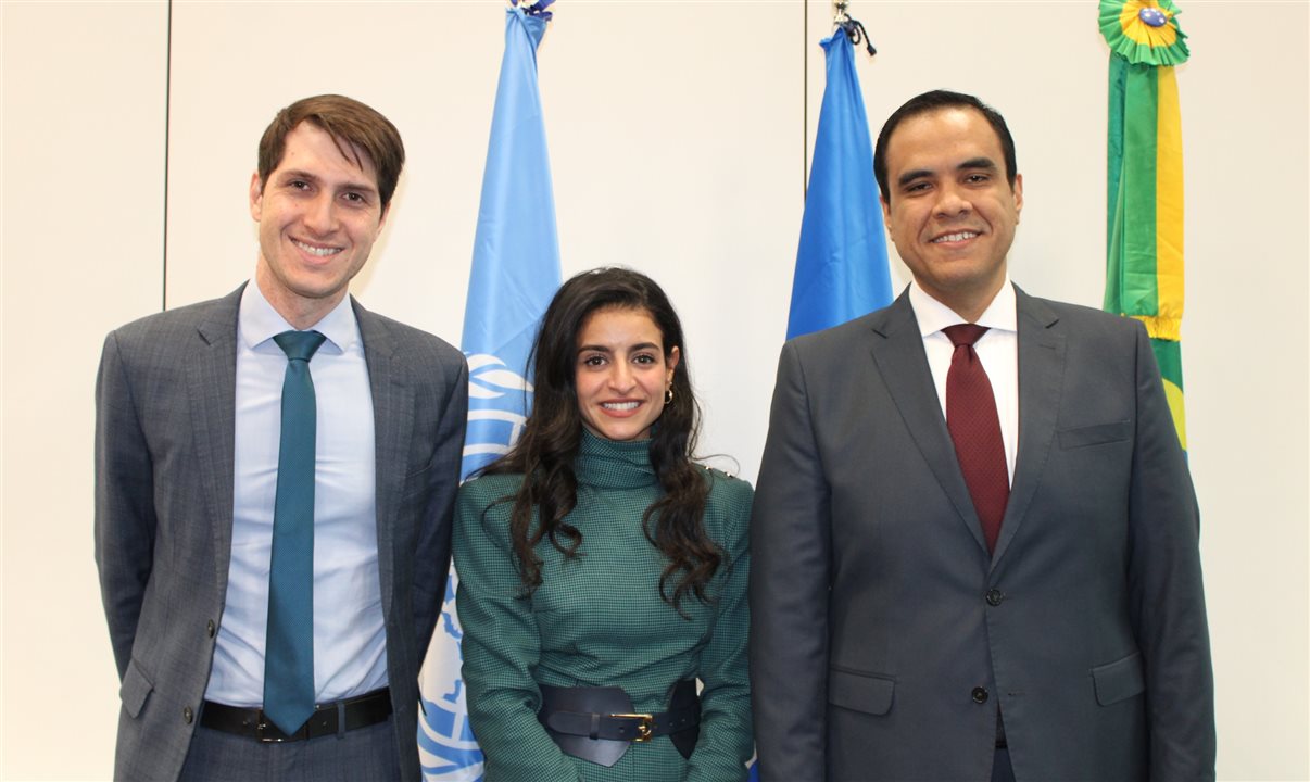 Heitor Kadri, diretor do escritório da ONU Turismo no Brasil, Shaikha Al Nowais, secretária-geral da ONU Turismo, e Gustavo Feliciano, ministro do Turismo e agora presidente do Conselho de Turismo da ONU
