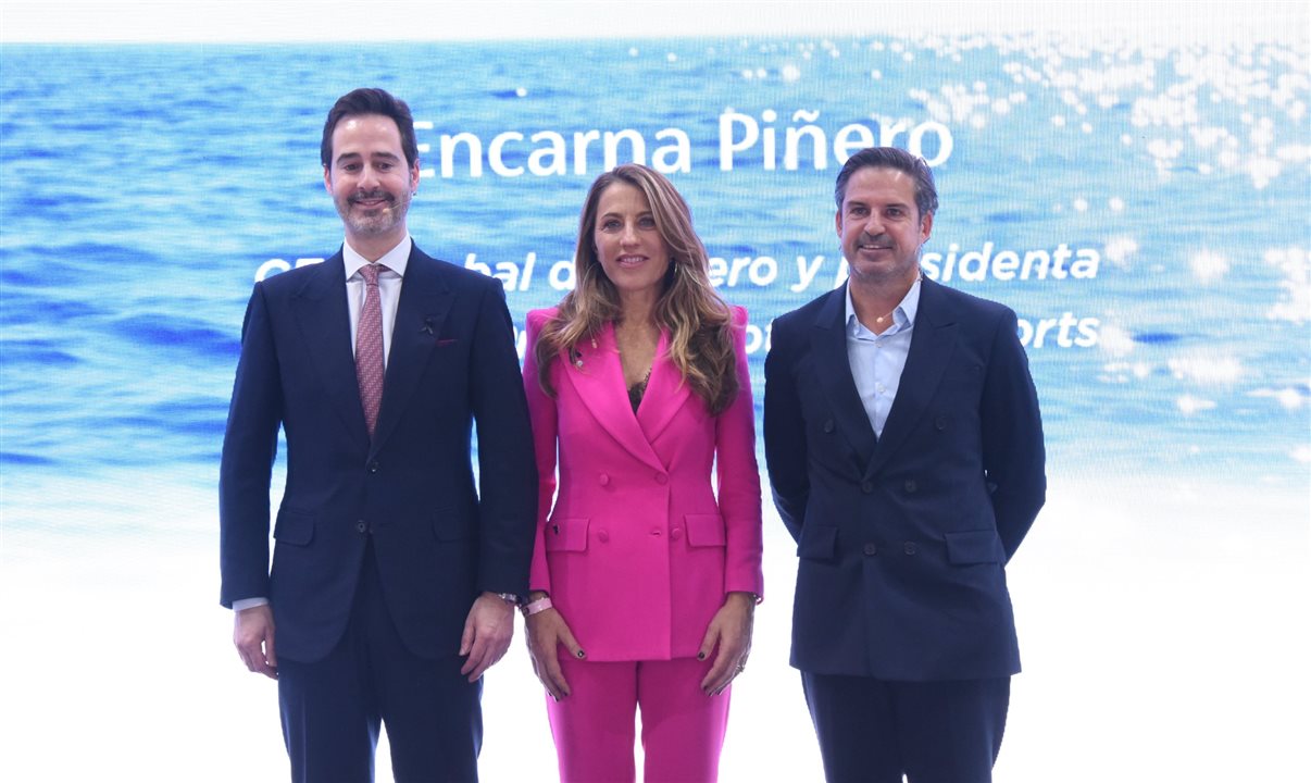 Javier Águila, presidente global da Inclusive Collection da Hyatt, Encarna Piñero, CEO global do Grupo Piñero e presidente da Bahia Principe Hotels & Resorts, e Julio Pérez, CEO da Bahia Principe Hotels & Resorts